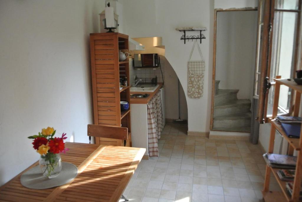La Petite Maison Villeneuve-les-Avignon Exterior photo